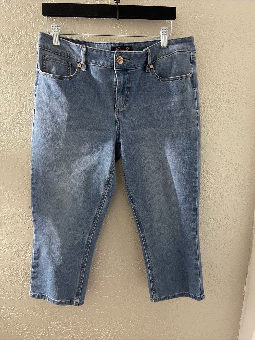 Seven7 Light Wash Cropped Ankle Jeans